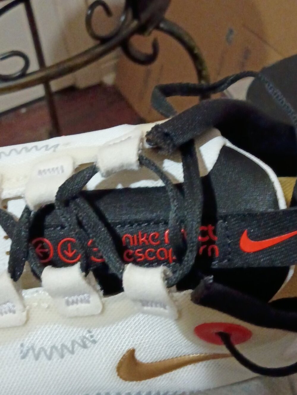 Nike React Escape Run Women's Size 8.5 White Black Gold Running Shoes CV3817-103 - Picture 6 of 13
